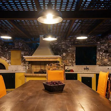 Flabouriaris Estate Holiday home *